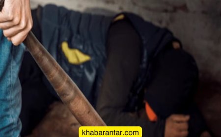 તું ભલે સરપંચ હો, મારી સામે ખુરશીમાં બેસવાની હિંમત કેમ થઈ?