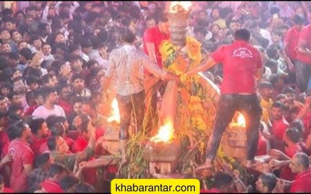 રૂપાલમાં 'ઢોળાયું તોય ઘી' ના ન્યાયે કાદવીયું ઘી એકઠું કરતો વાલ્મિકી સમાજ