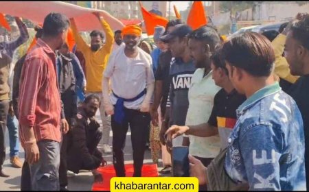 સફાઈકર્મીઓ માટે એક જનસેવક દંડવત યાત્રા કરતા દિલ્હી જવા નીકળ્યાં છે